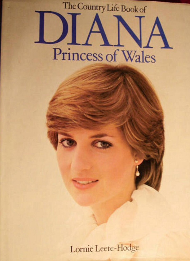20 JANUARY 1982 BUCKINGHAM PALACE BESEIGED WITH REQUESTS TO REVIEW MANUSCRIPTS FOR FORTHCOMING PRINCESS DIANA BIOGRAPHIES